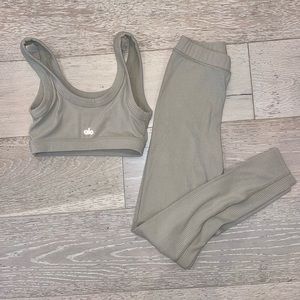 Alo Yoga Ribbed Earth Set